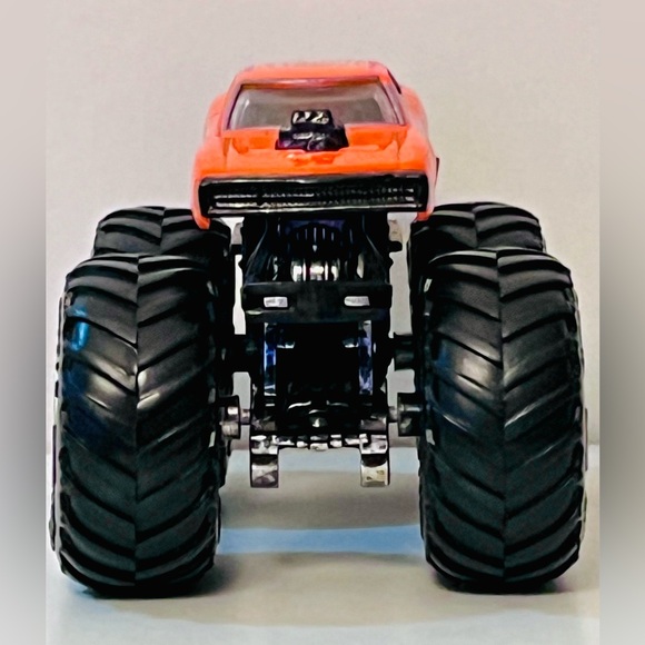 Hot Wheels Monster Truck Dodge Charger - Picture 4 of 6